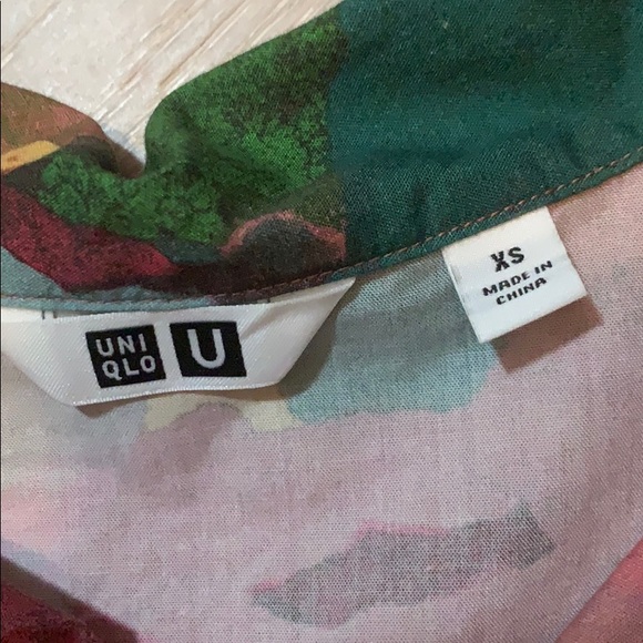 uniqlo short sleeves - Picture 2 of 2